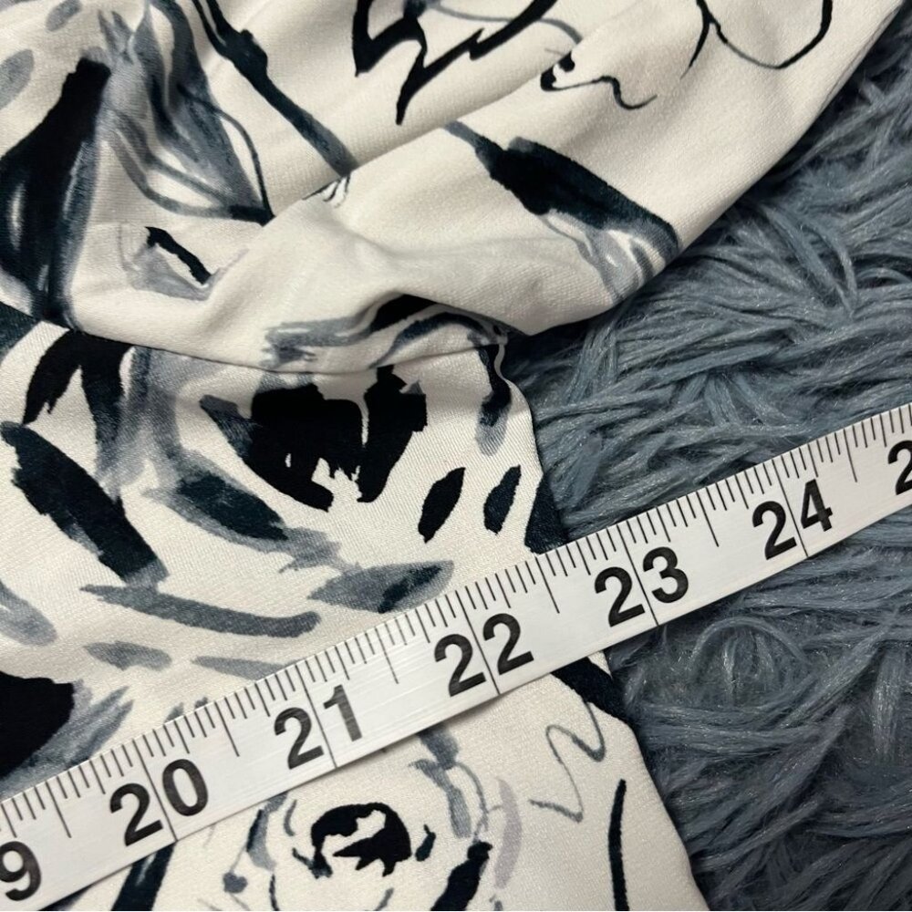 Karl Lagerfeld Liquid Knit Black And White Floral Slinky Top Size XL - Picture 5 of 5